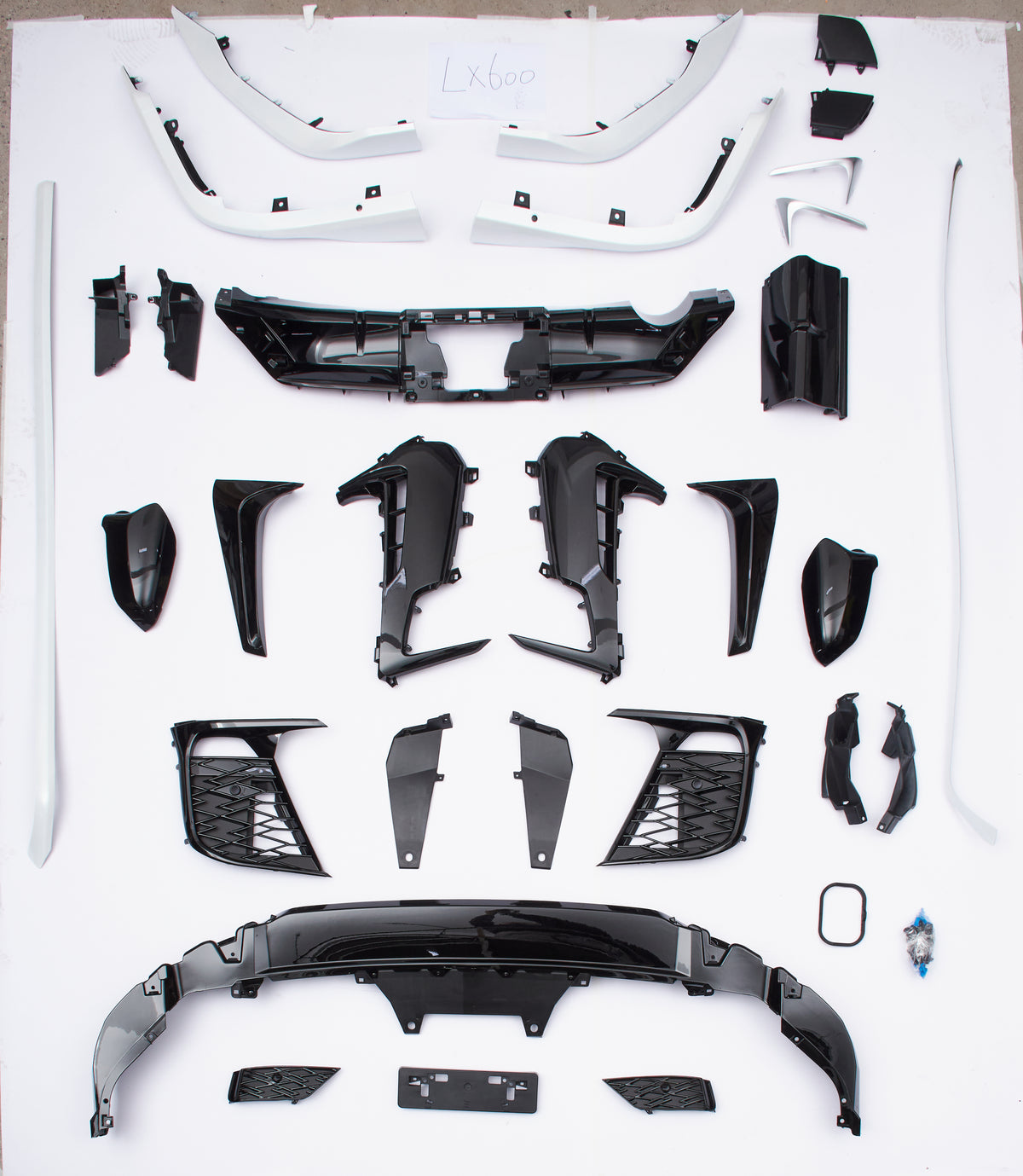 LX600 SPORT BODY KIT  LX600